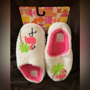 YOKI ladies white/pink flamingo embroidered slippers NWT in size (XL) 11